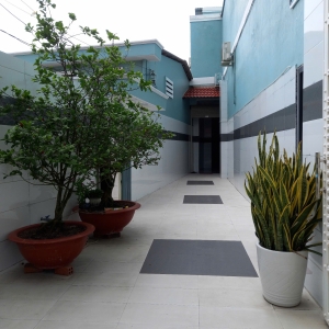 phong-cach-phuc-vu-am-ap-va-gan-gui-tai-nha-nghi-lam-phuong